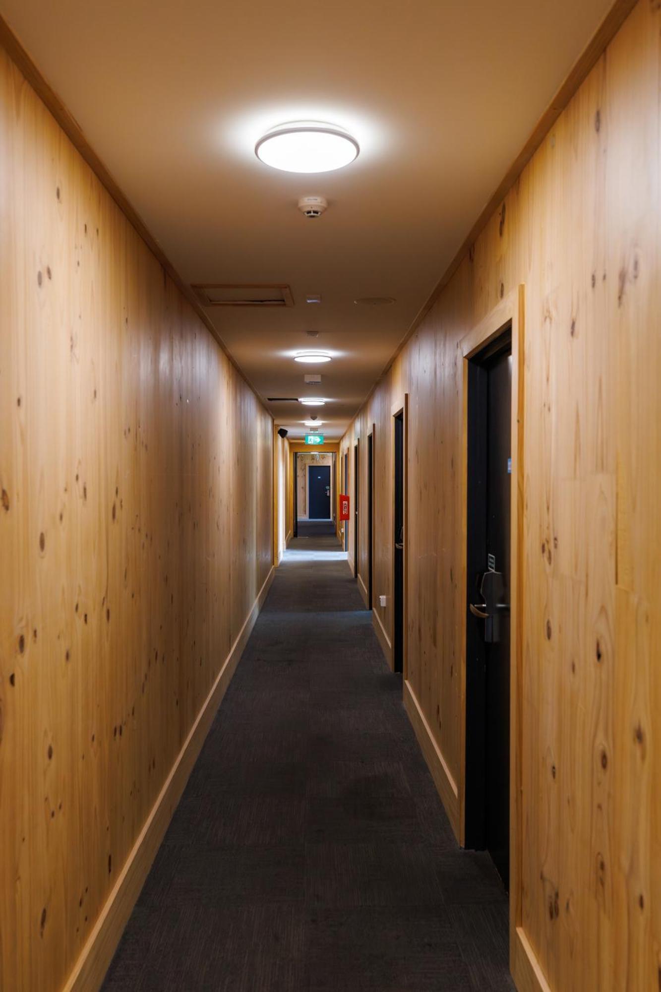 The Bealey Quarter Motel Christchurch Ngoại thất bức ảnh A corridor at the hotel